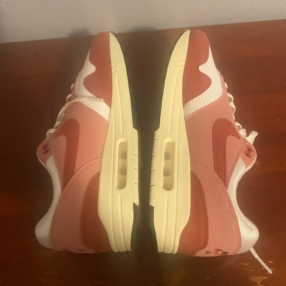 Nike Women's Athletic Shoes - Red and White Air Max 1 lady size 11 or men 9.5 - Picture 2 of 9